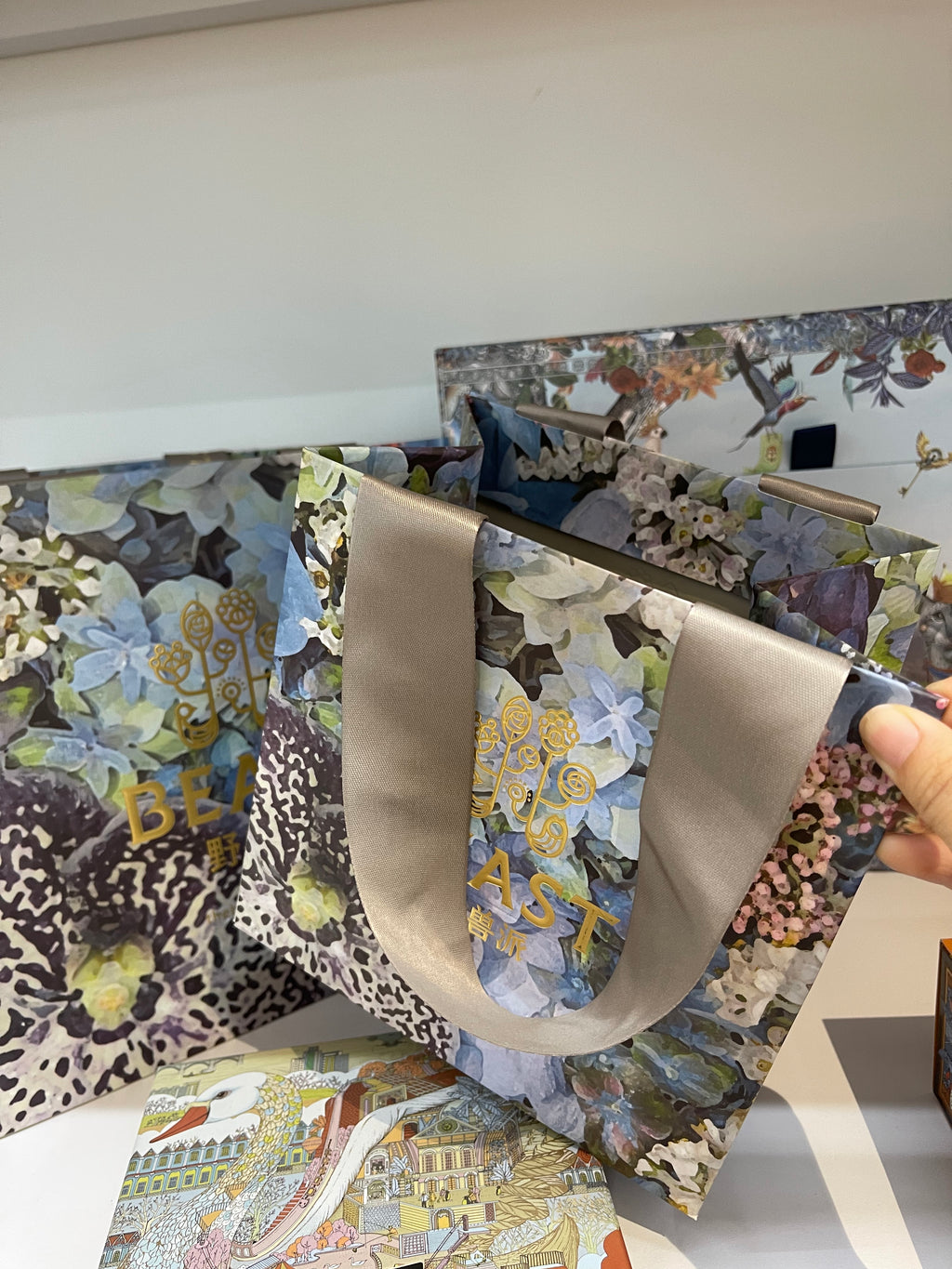 New small daisy paper bag, only available with purchase of products, gift box packaging bag